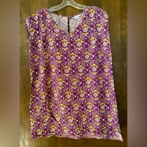 Gently worn women’s dress size large. purple & gold print. Perfect for LSU fan.
